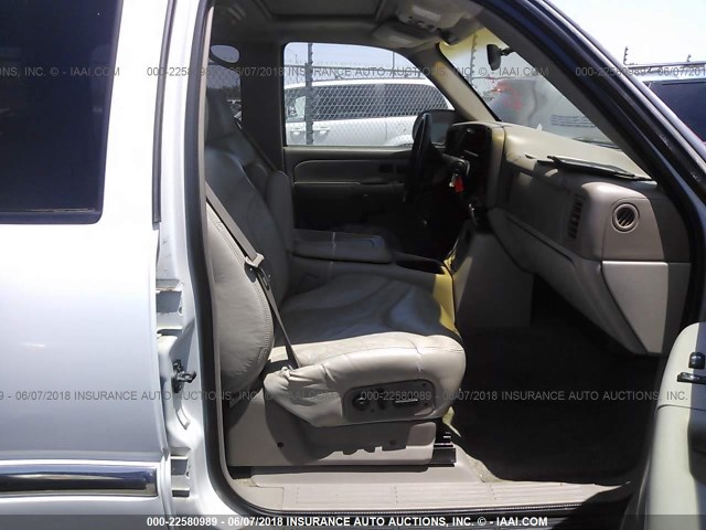 1GKFK16TX2J149965 - 2002 GMC YUKON XL K1500 WHITE photo 5