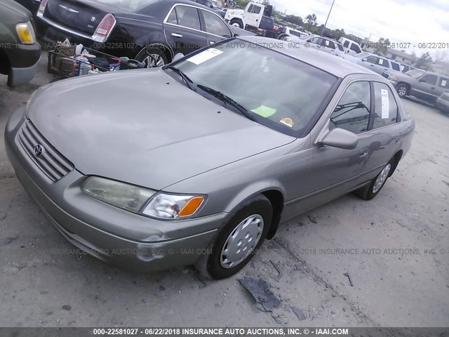 JT2BG22K5W0150377 - 1998 TOYOTA CAMRY CE/LE/XLE GRAY photo 2