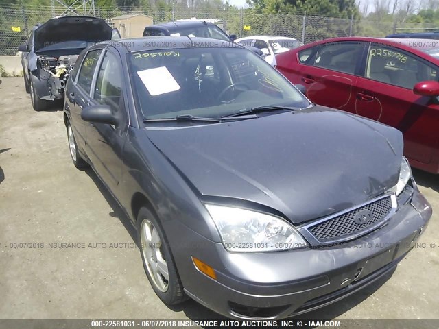 1FAHP37N47W334739 - 2007 FORD FOCUS ZX5/S/SE/SES GRAY photo 1