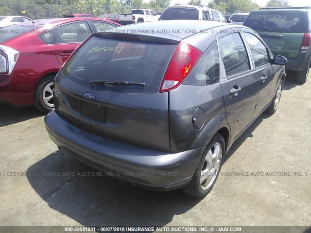 1FAHP37N47W334739 - 2007 FORD FOCUS ZX5/S/SE/SES GRAY photo 4