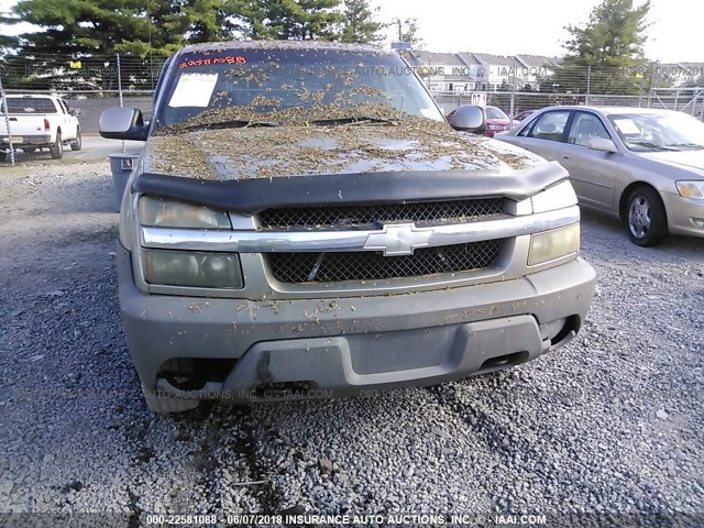 3GNEC13T02G349982 - 2002 CHEVROLET AVALANCHE C1500 GRAY photo 6