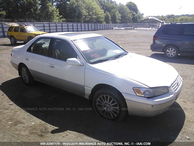 JT2BG22K6X0331067 - 1999 TOYOTA CAMRY LE/XLE WHITE photo 1