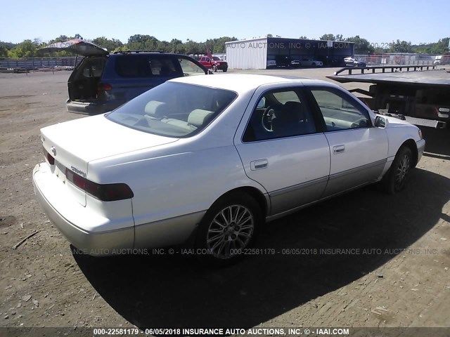 JT2BG22K6X0331067 - 1999 TOYOTA CAMRY LE/XLE WHITE photo 4