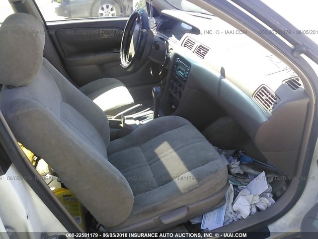 JT2BG22K6X0331067 - 1999 TOYOTA CAMRY LE/XLE Weiß Foto 5