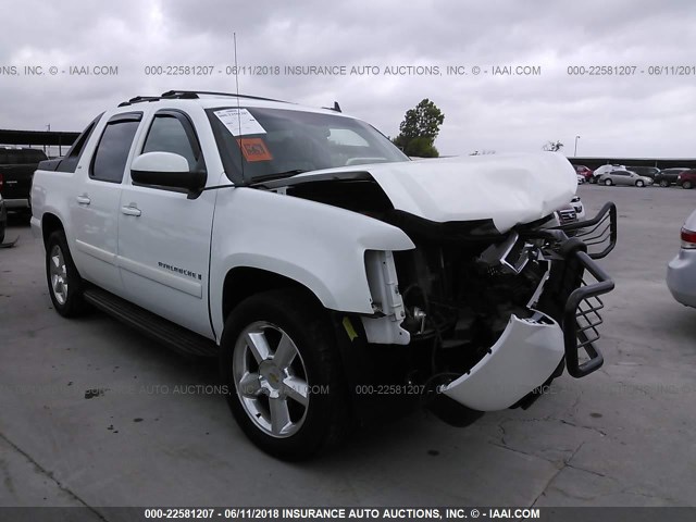 3GNEC12037G197565 - 2007 CHEVROLET AVALANCHE C1500 WHITE photo 1