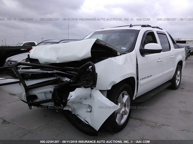 3GNEC12037G197565 - 2007 CHEVROLET AVALANCHE C1500 WHITE photo 2