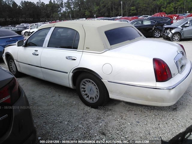 1LNHM83W11Y698087 - 2001 LINCOLN TOWN CAR CARTIER WHITE photo 3