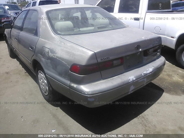 JT2BG22K3X0348960 - 1999 TOYOTA CAMRY LE/XLE SILVER photo 3