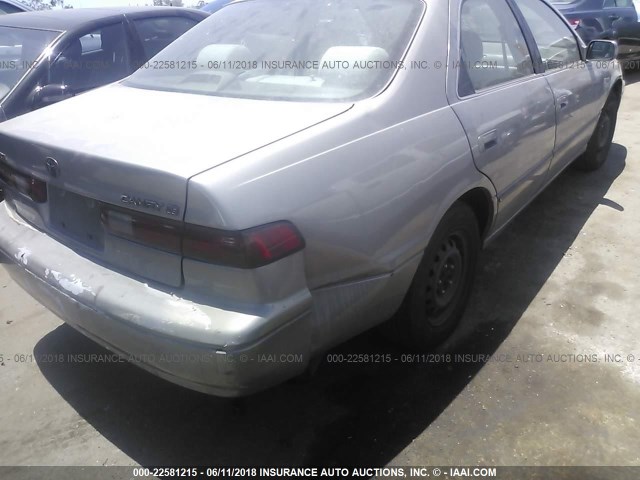 JT2BG22K3X0348960 - 1999 TOYOTA CAMRY LE/XLE SILVER photo 6