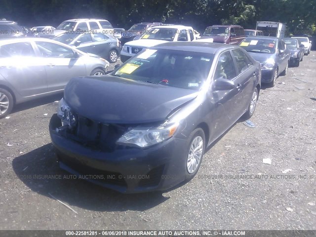 4T1BF1FK1DU272685 - 2013 TOYOTA CAMRY L/SE/LE/XLE 灰色 照片 2
