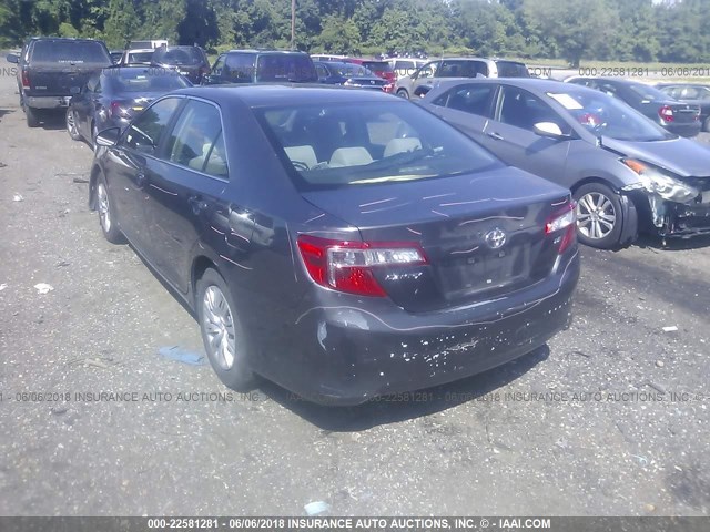 4T1BF1FK1DU272685 - 2013 TOYOTA CAMRY L/SE/LE/XLE 灰色 照片 3