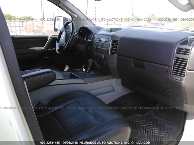 1N6AA07A44N528386 - 2004 NISSAN TITAN XE/SE/LE WHITE photo 5