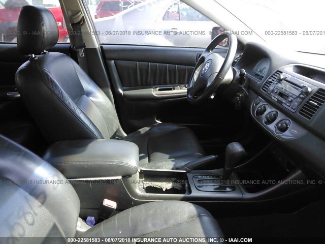 4T1BF30K12U513114 - 2002 TOYOTA CAMRY LE/XLE/SE Boz foto 5