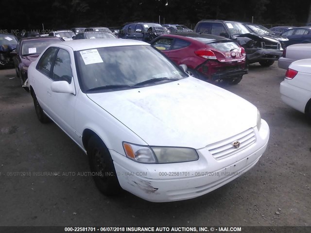 JT2BG22K2V0002363 - 1997 TOYOTA CAMRY LE/XLE WHITE photo 1