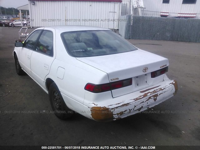 JT2BG22K2V0002363 - 1997 TOYOTA CAMRY LE/XLE WHITE photo 3