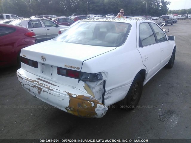 JT2BG22K2V0002363 - 1997 TOYOTA CAMRY LE/XLE WHITE photo 4