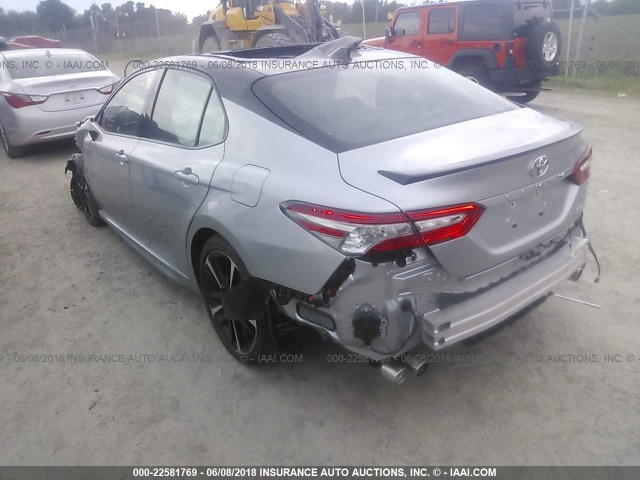 4T1BZ1HK6JU002514 - 2018 TOYOTA CAMRY XSE/XLE SILVER photo 3