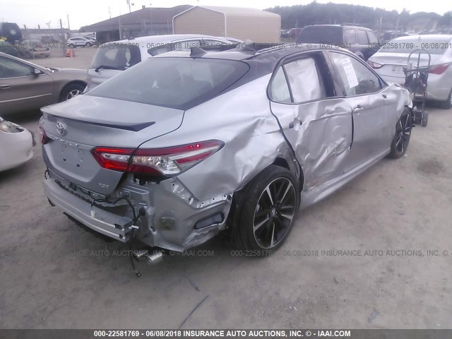 4T1BZ1HK6JU002514 - 2018 TOYOTA CAMRY XSE/XLE Gümüş foto 4