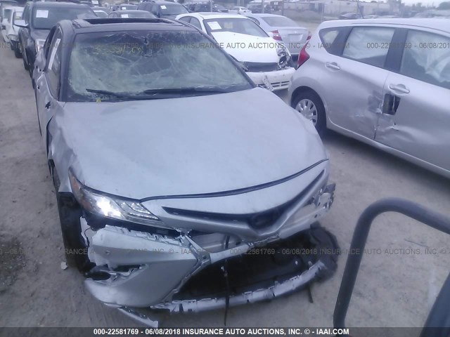 4T1BZ1HK6JU002514 - 2018 TOYOTA CAMRY XSE/XLE Gümüş foto 6