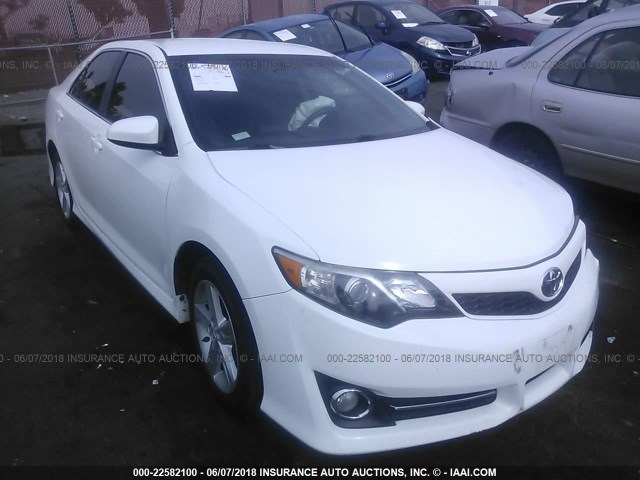 4T1BF1FK6DU297761 - 2013 TOYOTA CAMRY L/SE/LE/XLE 白色 照片 1