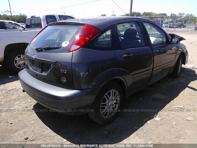 3FAFP37363R173653 - 2003 FORD FOCUS ZX5 GRAY photo 4