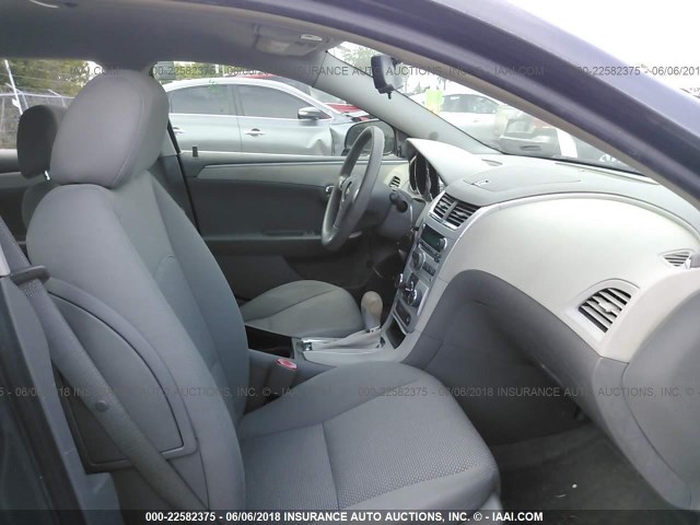 1G1ZG57B58F174039 - 2008 CHEVROLET MALIBU LS 灰色 照片 5