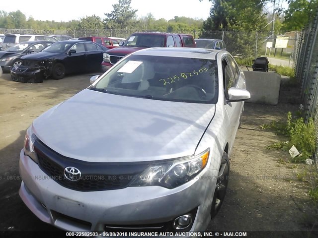 4T1BF1FK6EU374159 - 2014 TOYOTA CAMRY L/SE/LE/XLE 银色 照片 2
