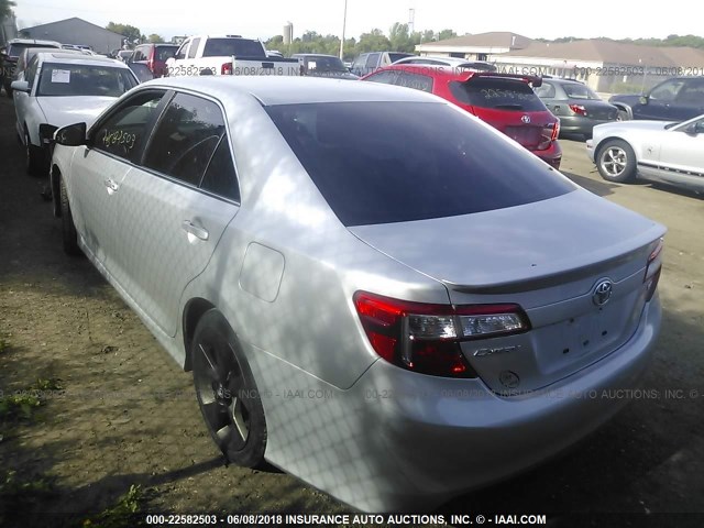 4T1BF1FK6EU374159 - 2014 TOYOTA CAMRY L/SE/LE/XLE 银色 照片 3