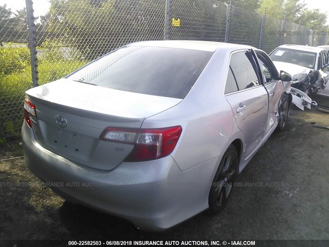 4T1BF1FK6EU374159 - 2014 TOYOTA CAMRY L/SE/LE/XLE 银色 照片 4