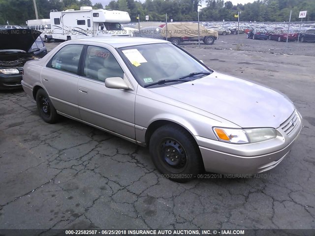 4T1BG22K8WU298163 - 1998 TOYOTA CAMRY CE/LE/XLE TAN photo 1