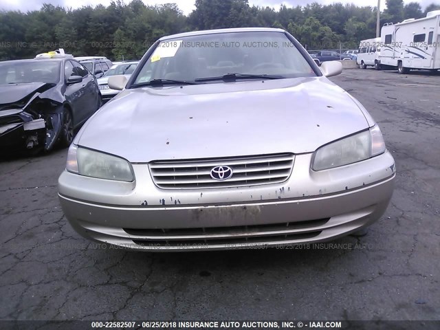 4T1BG22K8WU298163 - 1998 TOYOTA CAMRY CE/LE/XLE TAN photo 6