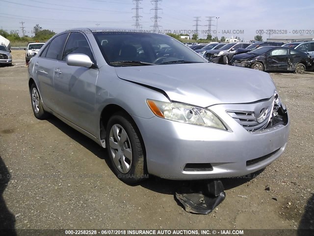 4T1BE46K17U590959 - 2007 TOYOTA CAMRY NEW GENERAT CE/LE/XLE/SE SILVER photo 1