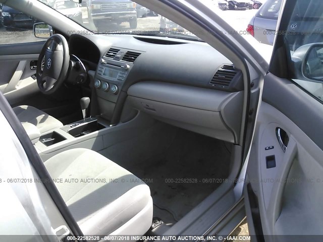 4T1BE46K17U590959 - 2007 TOYOTA CAMRY NEW GENERAT CE/LE/XLE/SE SILVER photo 5