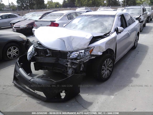 4T1BF1FKXEU398416 - 2014 TOYOTA CAMRY L/SE/LE/XLE 银色 照片 2