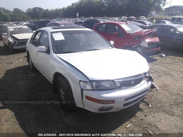 JN1CA21D3TT152335 - 1996 NISSAN MAXIMA GLE/GXE/SE WHITE photo 1