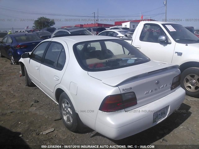 JN1CA21D3TT152335 - 1996 NISSAN MAXIMA GLE/GXE/SE WHITE photo 3