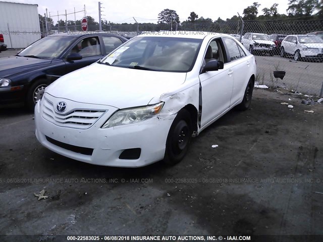 4T1BF3EK5BU597835 - 2011 TOYOTA CAMRY SE/LE/XLE WHITE photo 2