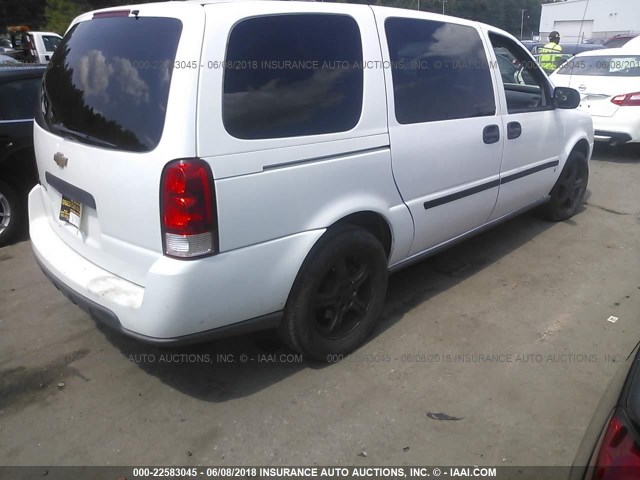 1GNDV23128D125564 - 2008 CHEVROLET UPLANDER LS WHITE photo 4