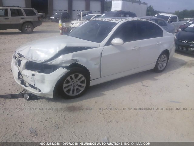 WBAVC73527KP30176 - 2007 BMW 328 XI SULEV WHITE photo 2