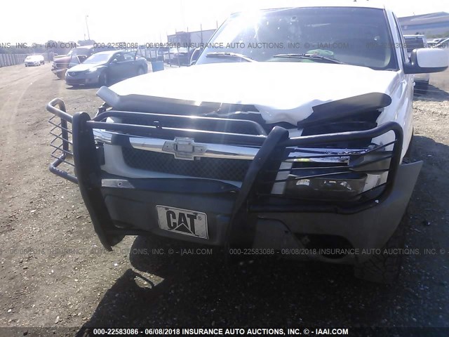 3GNEC13T82G134673 - 2002 CHEVROLET AVALANCHE C1500 WHITE photo 6