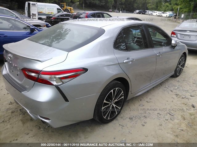 4T1B11HK2JU532969 - 2018 TOYOTA CAMRY L/LE/XLE/SE/XSE SILVER photo 4