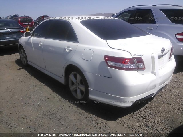 4T1BF3EK2AU554651 - 2010 TOYOTA CAMRY SE/LE/XLE WHITE photo 3