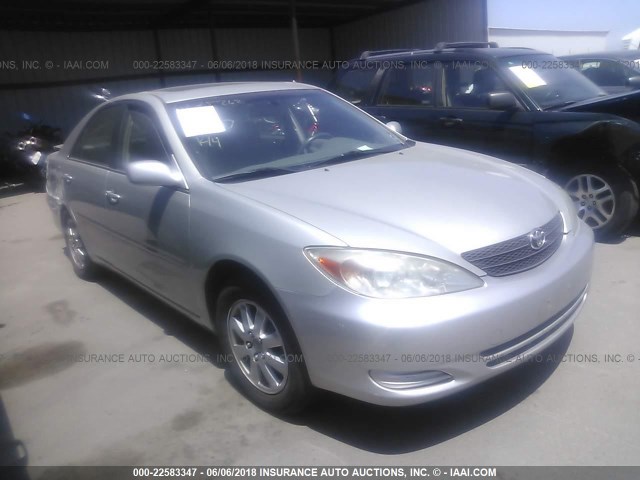 JTDBE32K920055222 - 2002 TOYOTA CAMRY LE/XLE/SE ვერცხლისფერი ფოტო 1