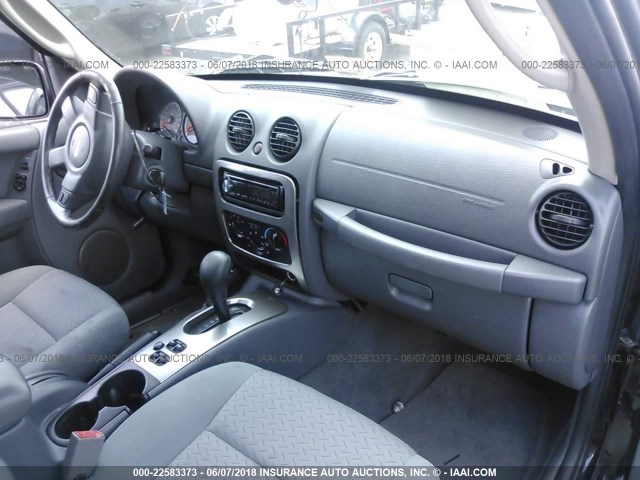 1J4GL38K06W130857 - 2006 JEEP LIBERTY RENEGADE BLACK photo 5