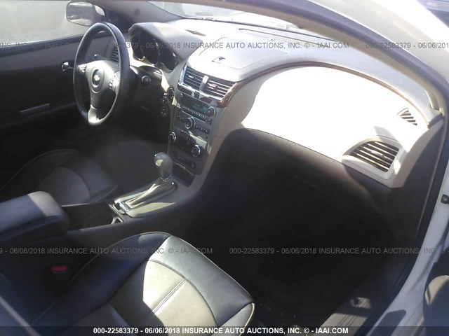 1G1ZK57B58F279680 - 2008 CHEVROLET MALIBU LTZ 白色 照片 5