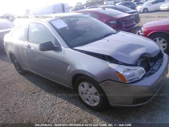 1FAHP32N68W192161 - 2008 FORD FOCUS S/SE SILVER photo 1