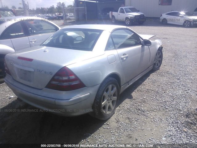 WDBKK49FX3F287557 - 2003 MERCEDES-BENZ SLK 230 KOMPRESSOR SILVER photo 4