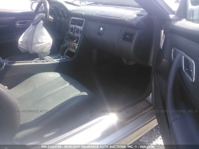 WDBKK49FX3F287557 - 2003 MERCEDES-BENZ SLK 230 KOMPRESSOR SILVER photo 5