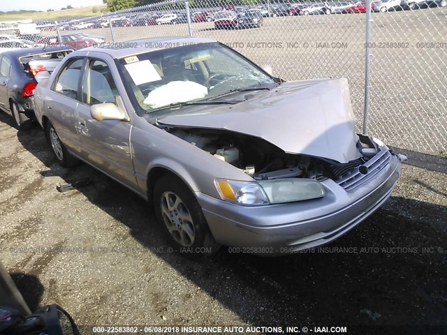 4T1BF22K4WU062905 - 1998 TOYOTA CAMRY CE/LE/XLE GOLD photo 1