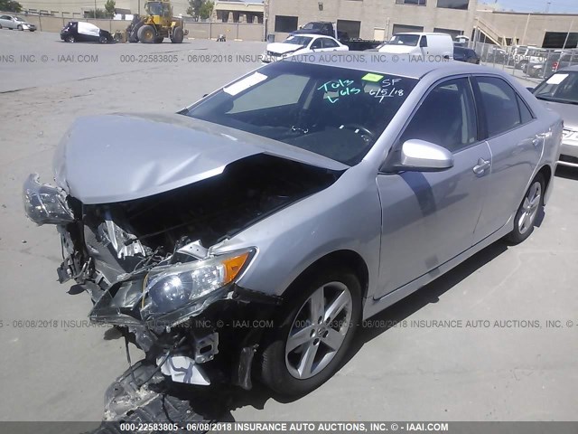 4T1BF1FK7CU505600 - 2012 TOYOTA CAMRY SE/LE/XLE SILVER photo 2